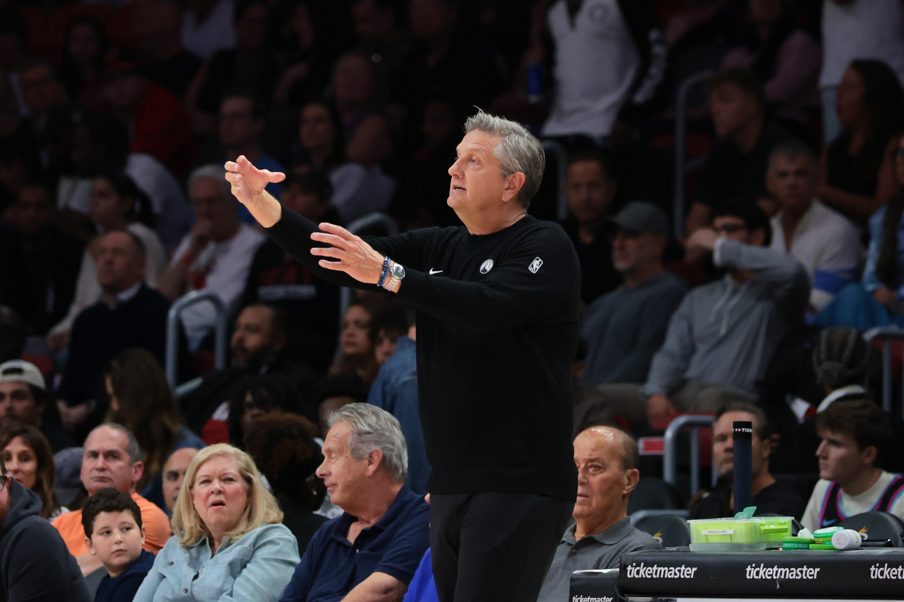 芬奇解釋康利首發(fā)邏輯 控場需求壓倒替補火力