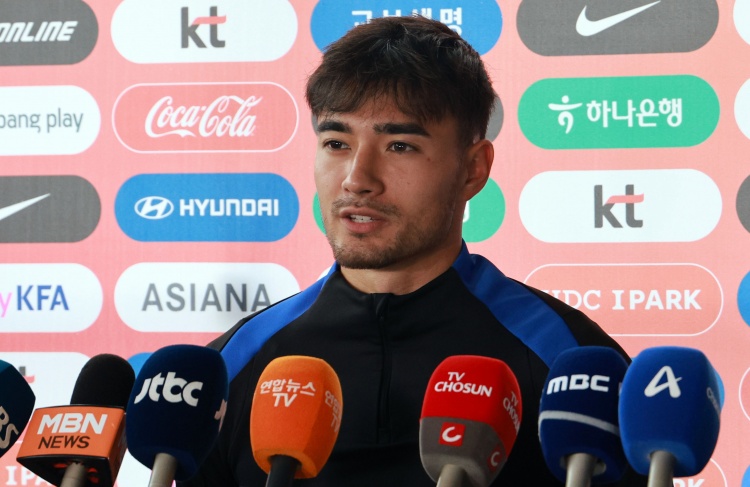 韓國隊再損大將 歸化中衛(wèi)卡斯特羅普因腳踝傷勢退出 韓國隊再損大將 歸化中衛(wèi)卡斯特羅普因腳踝傷勢退出