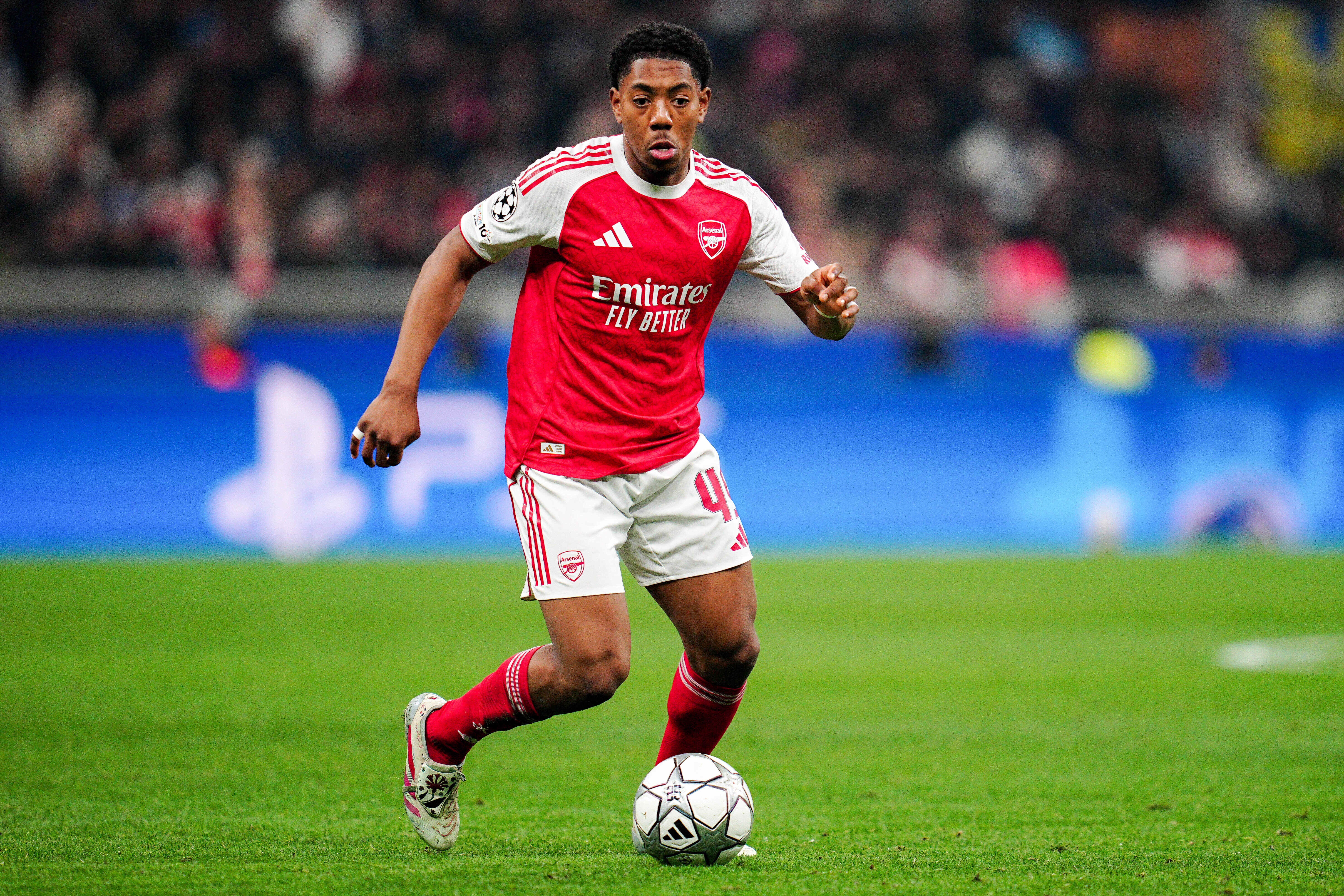 曼聯(lián)評(píng)估阿森納19歲中場(chǎng)斯凱利 球員國(guó)家隊(duì)前景黯淡