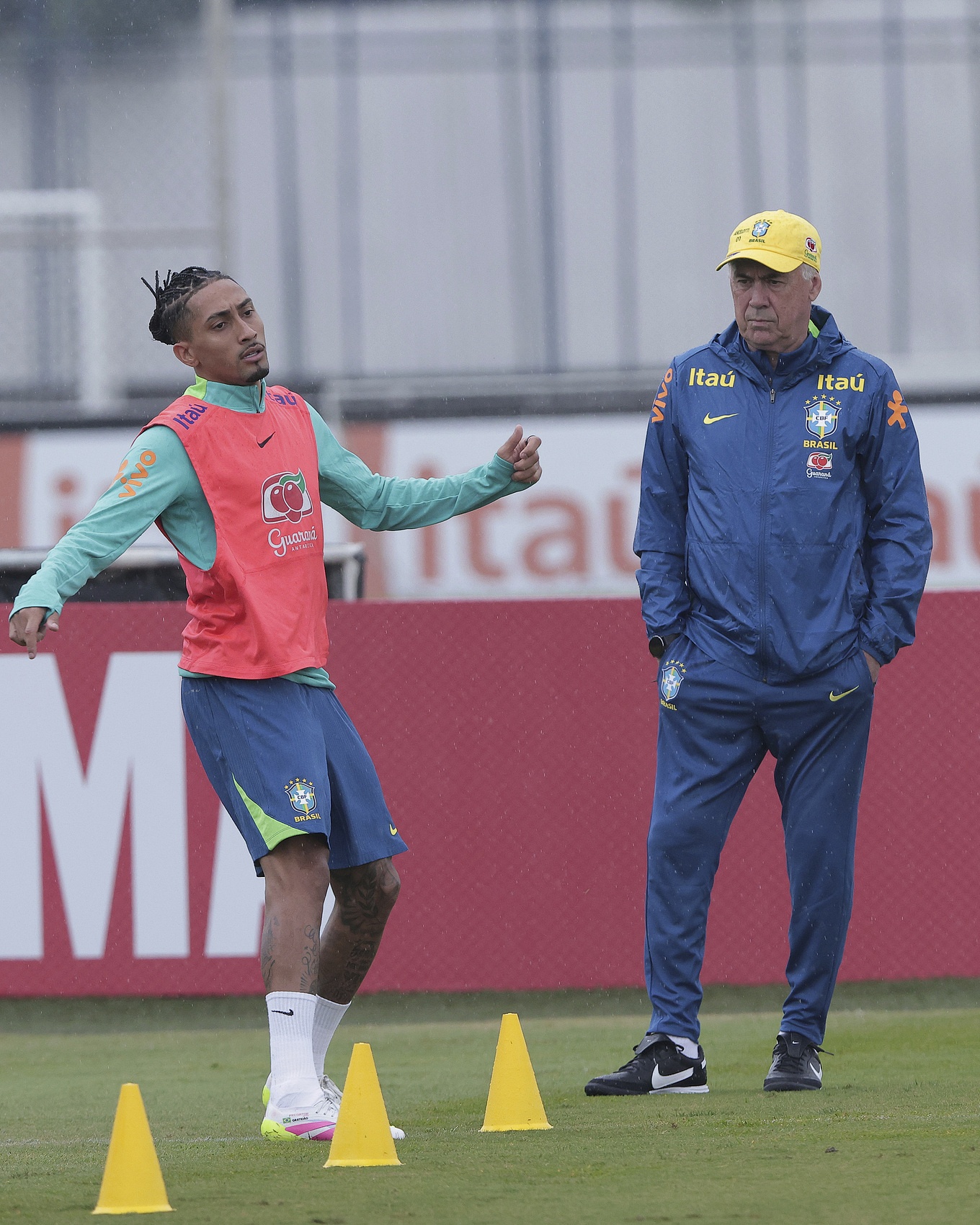 拉菲尼亞傷缺五周 每體曝傷情與巴西隊內(nèi)地位認(rèn)知偏差有關(guān)