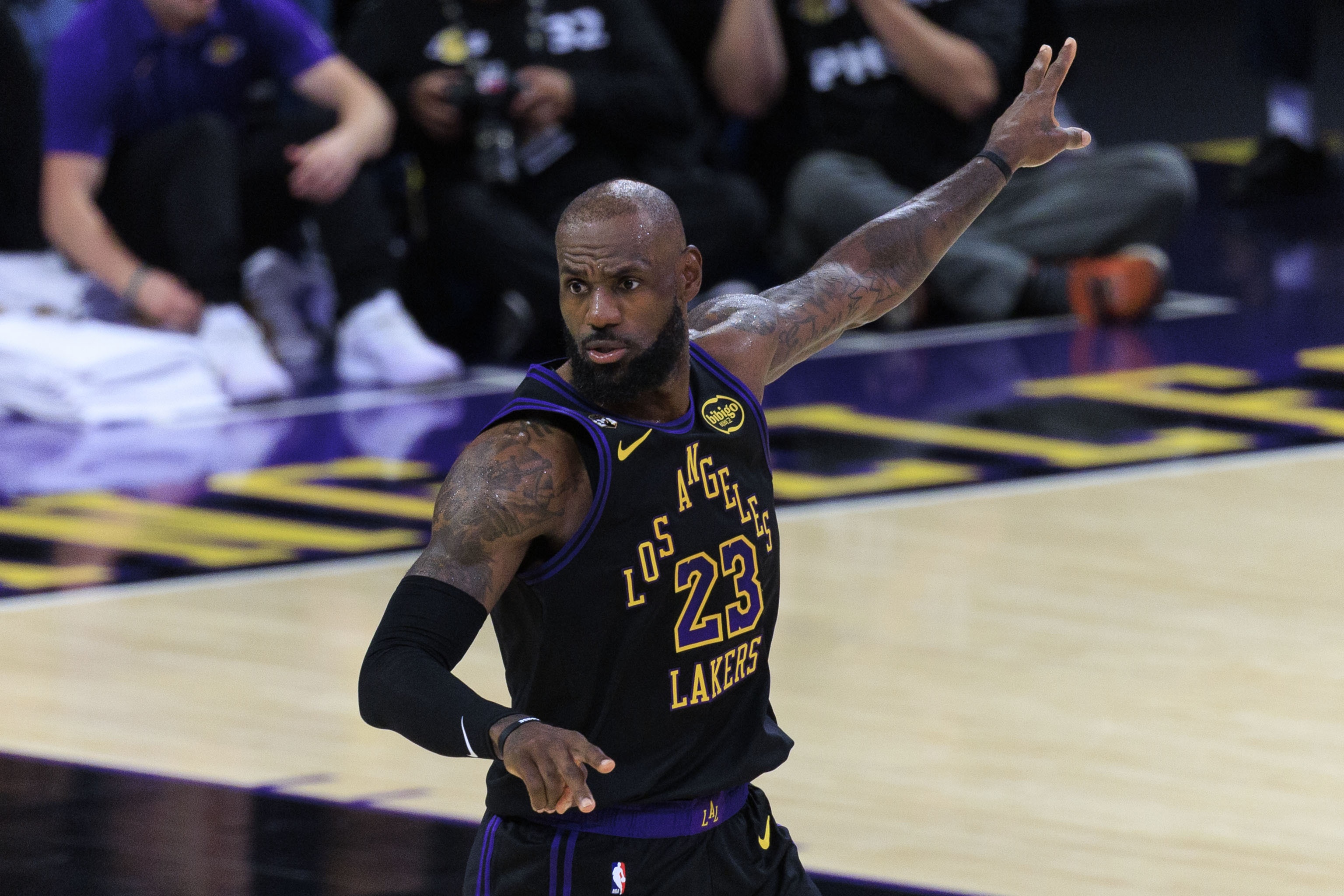 詹皇背靠背統(tǒng)治攻防 湖人鎖定前四主場優(yōu)勢