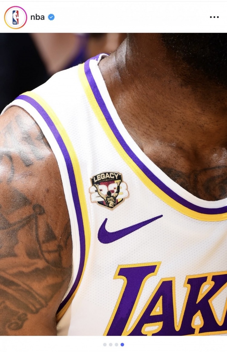 詹姆斯常規(guī)賽收官戰(zhàn)身披紀念補丁球衣 轉(zhuǎn)發(fā)社媒致敬生涯第23季