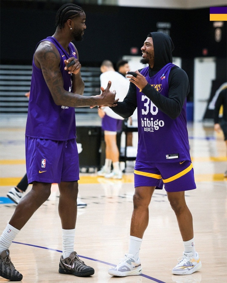 湖人備戰(zhàn)火箭G2 官推發(fā)布訓(xùn)練圖集