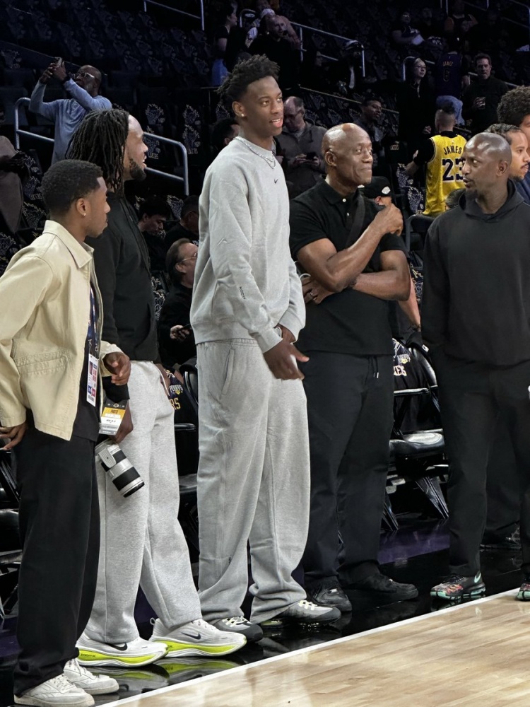 狀元熱門迪班薩現(xiàn)身火湖G2 考察NBA季后賽強(qiáng)度