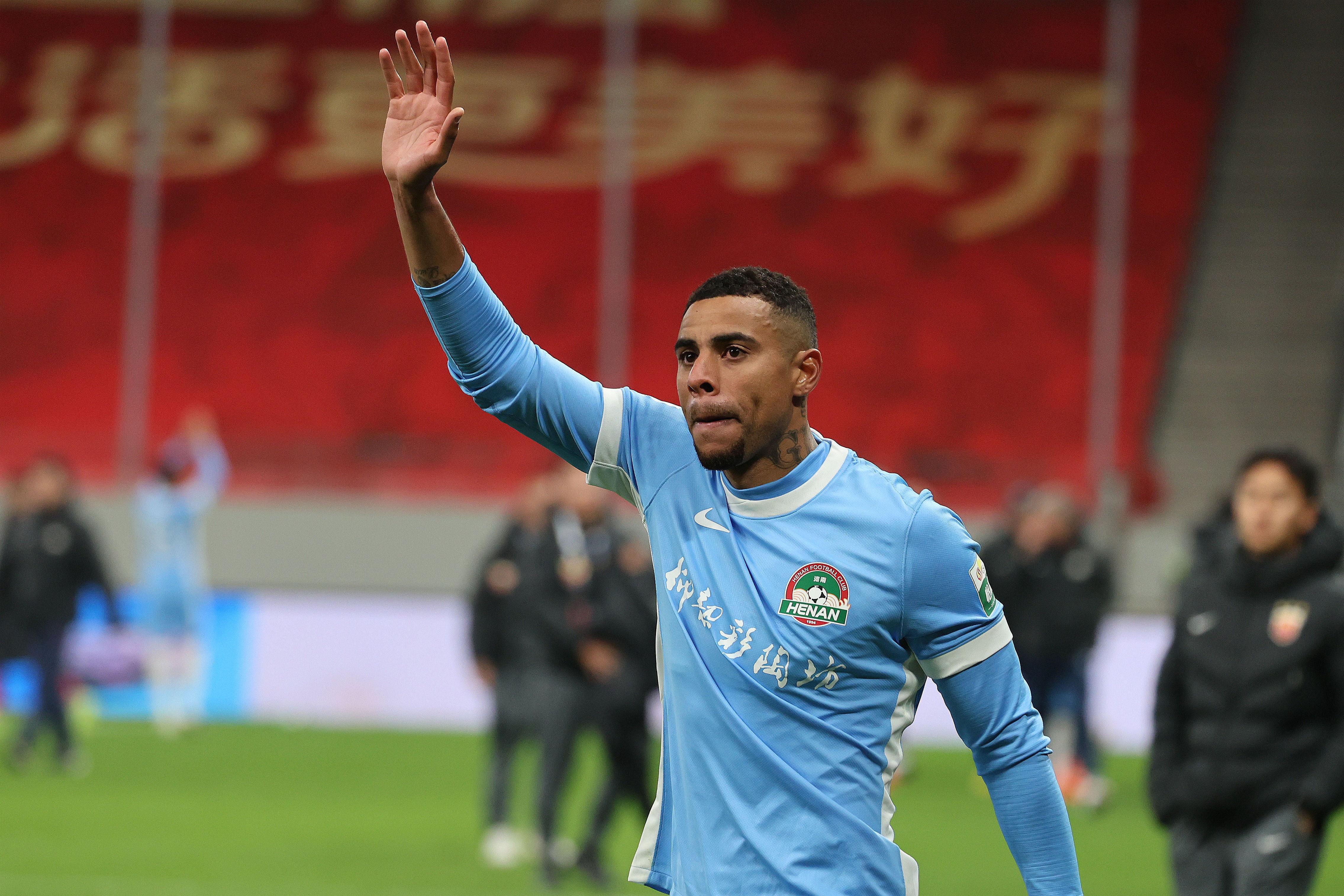 河南隊(duì)0-3申花：古斯塔沃姆布拉聯(lián)手浪射，四月份5場僅1球