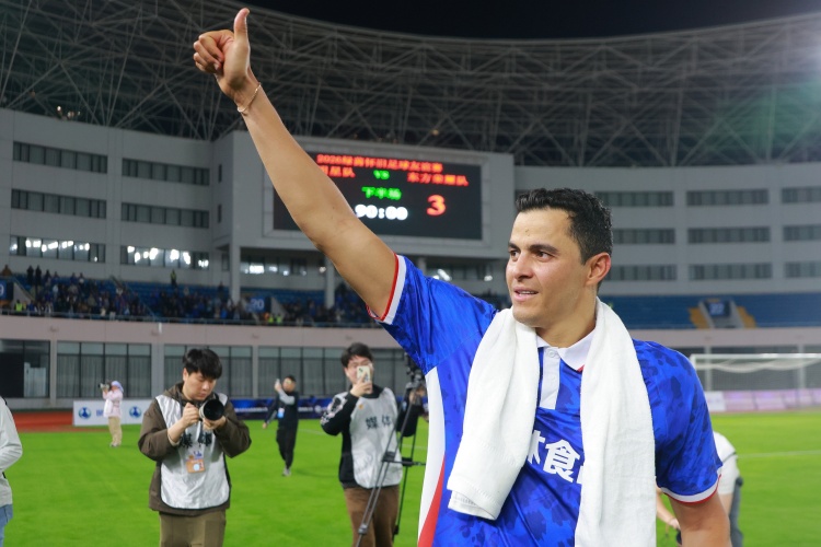 倒鉤重現(xiàn)！莫雷諾友誼賽雙響，離滬前將探訪申花中心