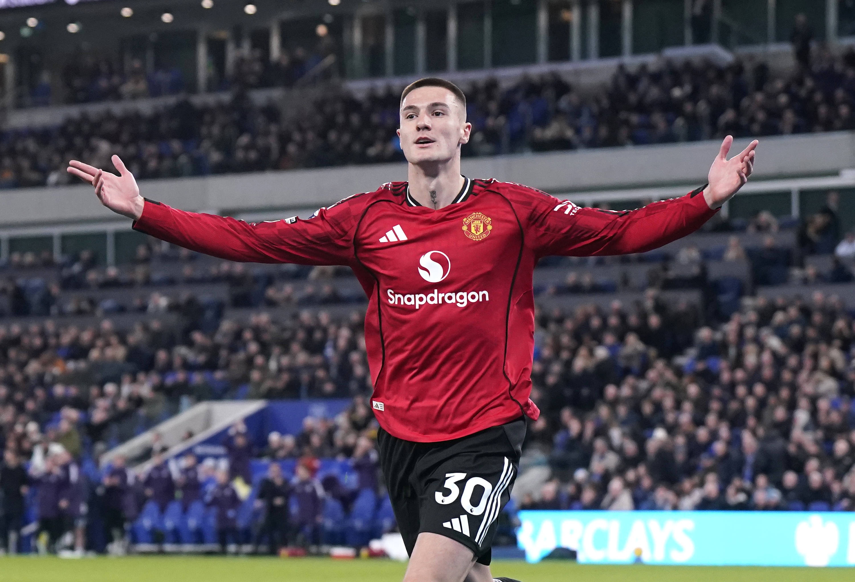 B費(fèi)第19助卡塞米羅舍什科破門(mén) 曼聯(lián)2-1布倫特福德距歐冠區(qū)11分