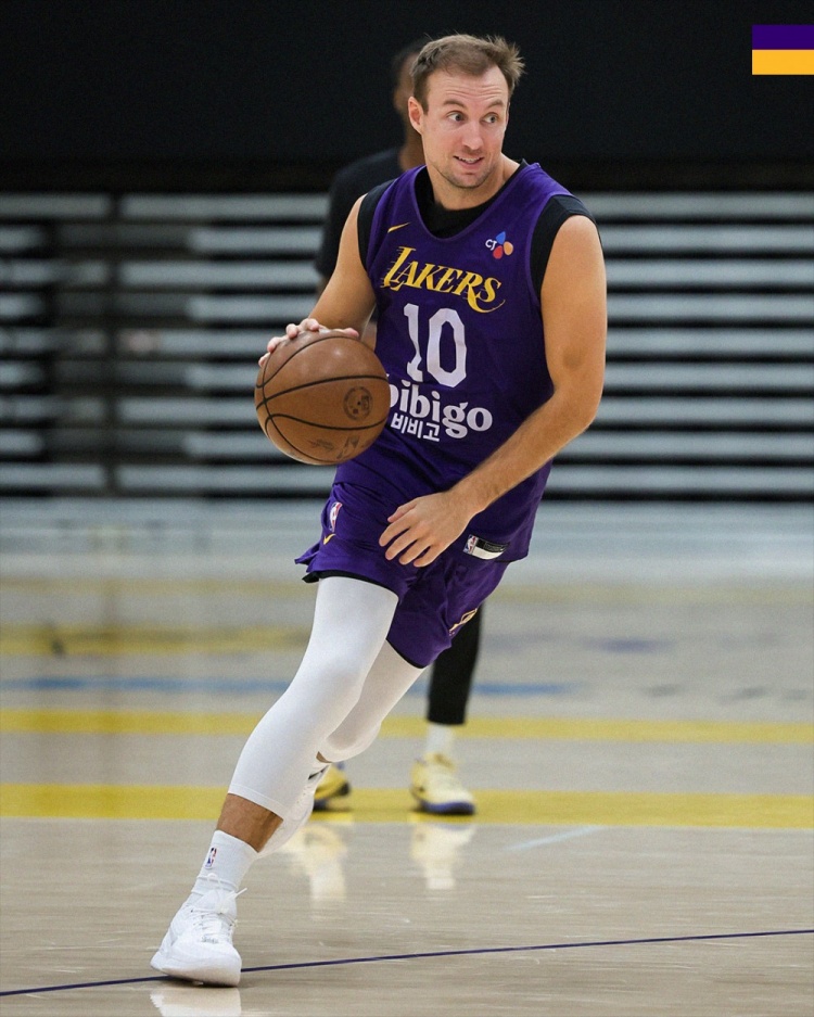 詹姆斯、里夫斯領(lǐng)銜湖人賽前合練 紫金軍團(tuán)3-1手握賽點(diǎn)