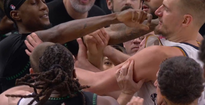 帕森斯：約基奇襲擊麥丹很過分 換成其他任何人都會(huì)被罵除了庫(kù)里