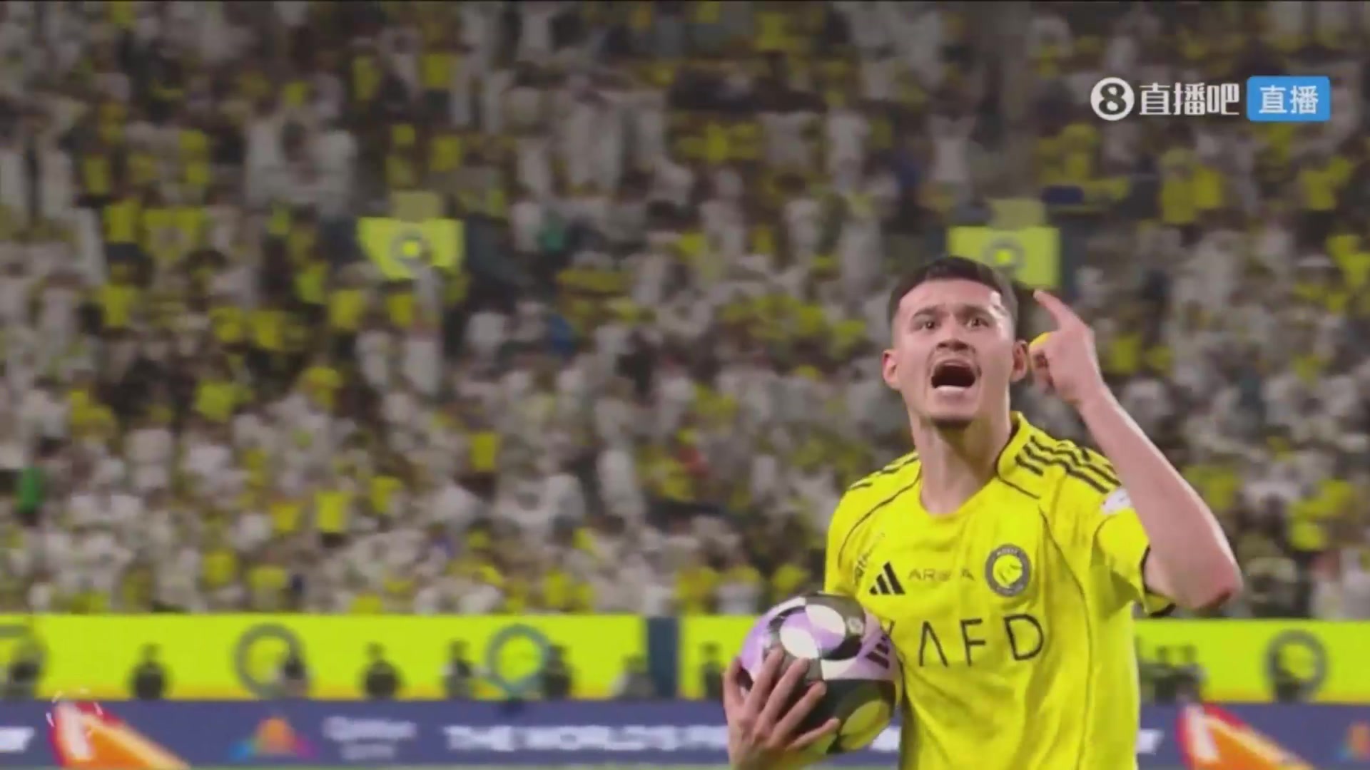 勝利1-1扳平比分！布羅佐維奇?zhèn)髦泄返らT前搶點(diǎn)破門！