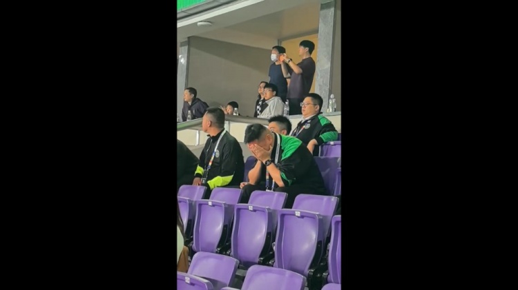 王鈺棟凌空斬終結(jié)五輪不勝，浙江副總看臺(tái)淚崩