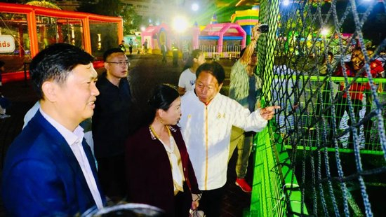 周穗安詳解微型智能足球場(chǎng)四維科技 孩子們從下午玩到晚上9點(diǎn)不愿走
