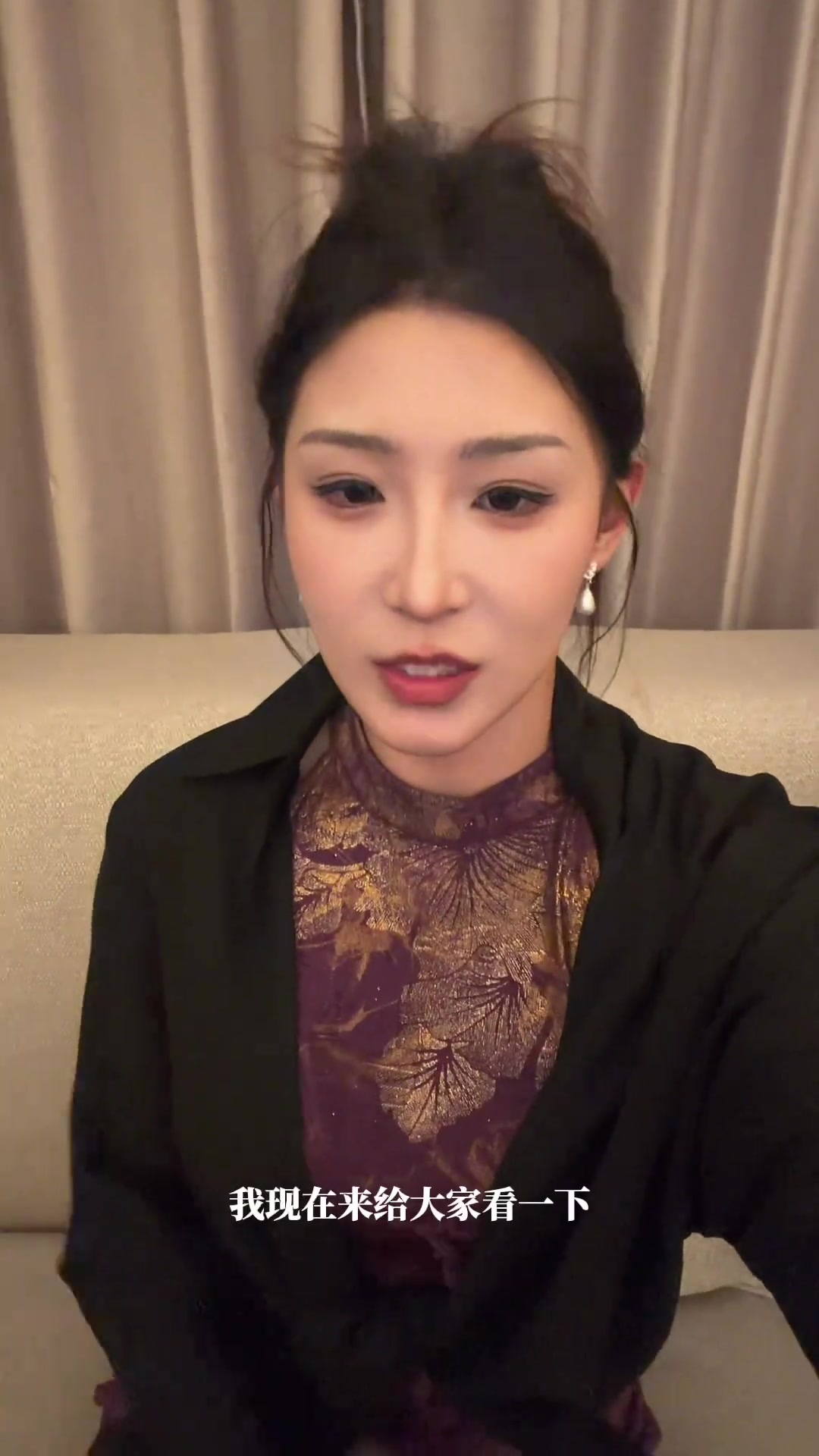 馬德李紫色旗袍亮相亞洲杯抽簽 稱中上簽信佳一指導(dǎo) 馬德李紫色旗袍亮相亞洲杯抽簽 稱中上簽信佳一指導(dǎo)