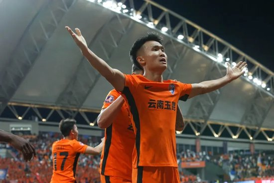 徐宏杰11輪8場(chǎng)3球1助 邊后衛(wèi)成玉昆射手王