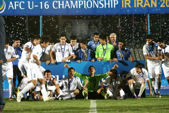 9人作戰(zhàn)2-0勝沙特，烏茲別克U17亞洲杯奪冠，三年三線突破青訓(xùn)成果
