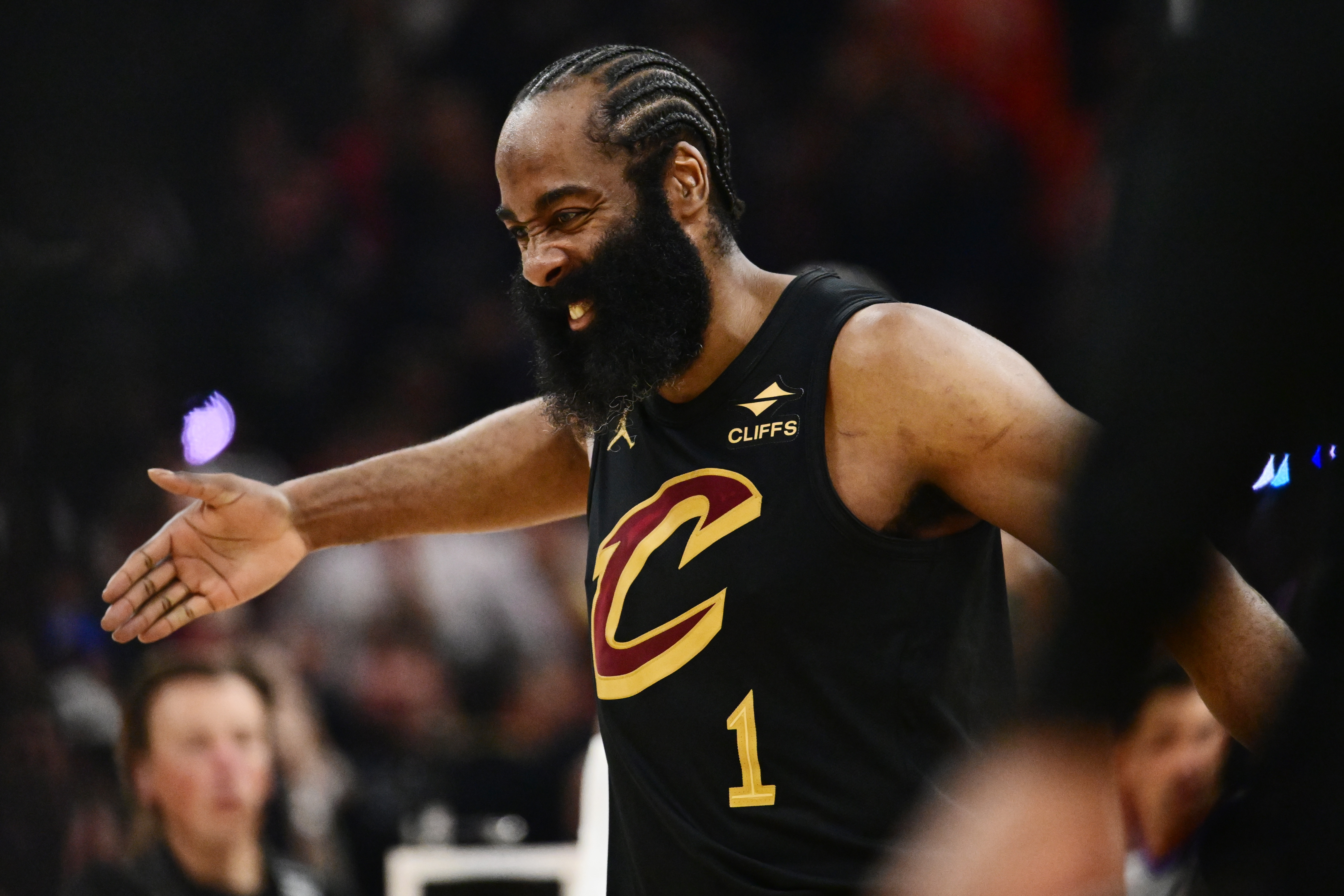 Windhorst：哈登預(yù)計降薪留騎士，為騎士梭哈字母哥或詹姆斯鋪路