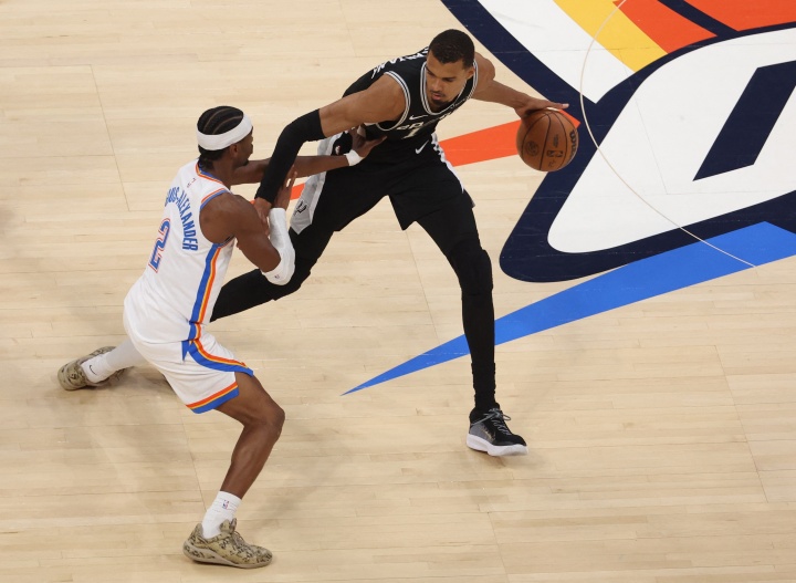 馬刺主場大勝雷霆拖入搶七 裁判討論熱度反超球星對決