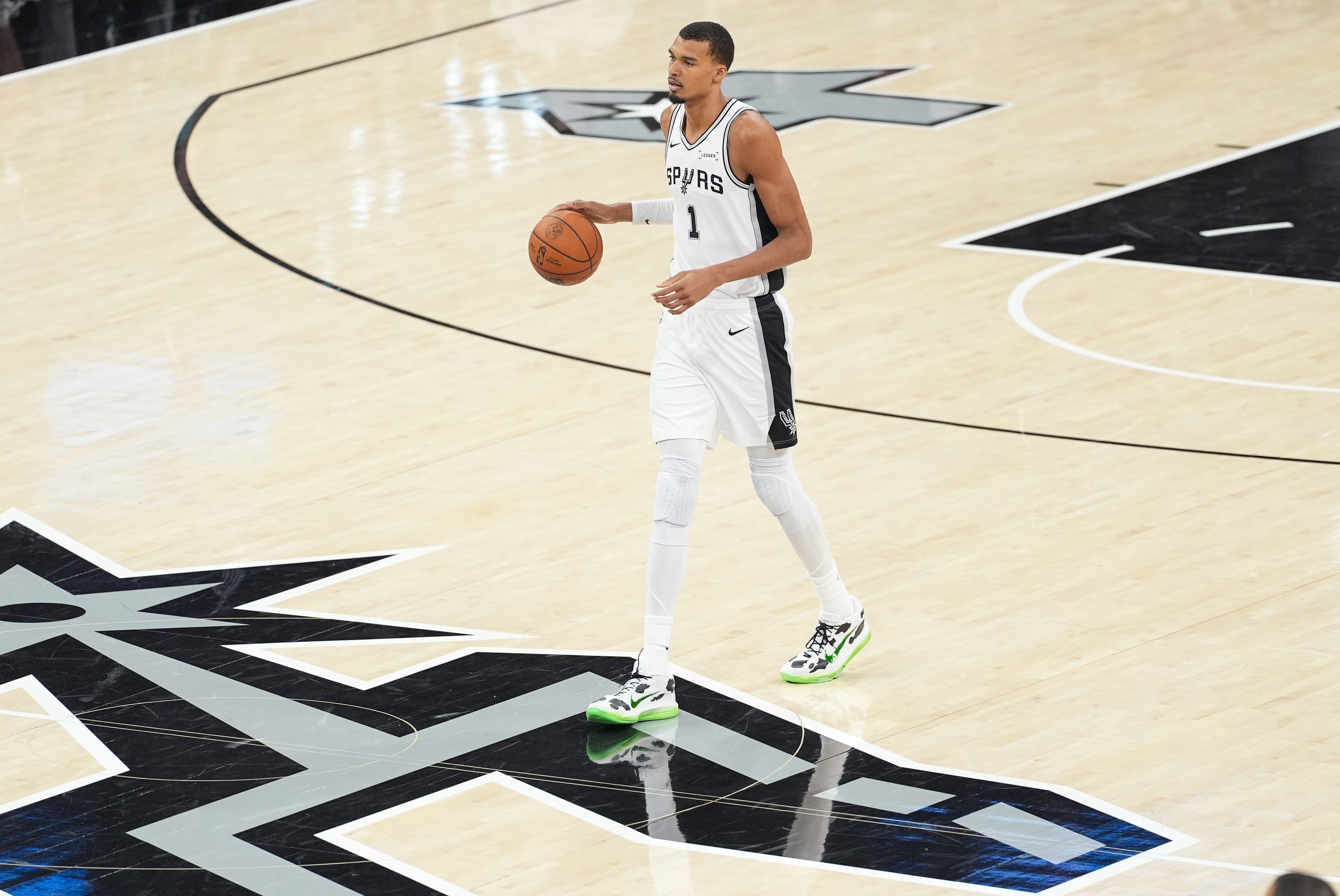 麥迪點評文班亞馬：防守已臻化境，進攻仍需打磨背身