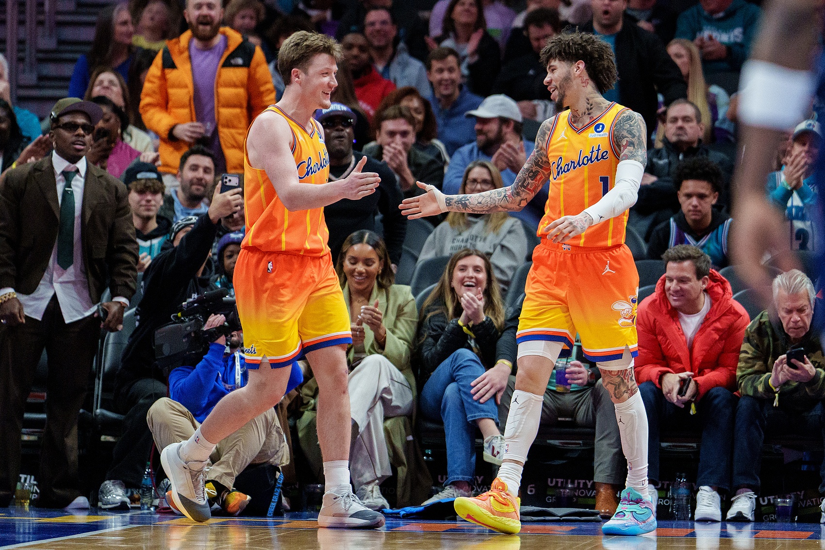 NBA賽事預(yù)測(cè)：步行者vs黃蜂、老鷹vs籃網(wǎng)、公牛vs尼克斯、爵士vs火箭、猛龍vs灰熊、凱爾特人vs雄鹿、魔術(shù)vs獨(dú)行俠、鵜鶘vs國王比分與盤口分析